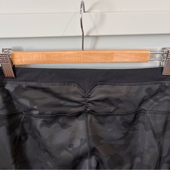 Lululemon Run For Fun Crop *Full-On Luxtreme camo 8 - Picture 5 of 11